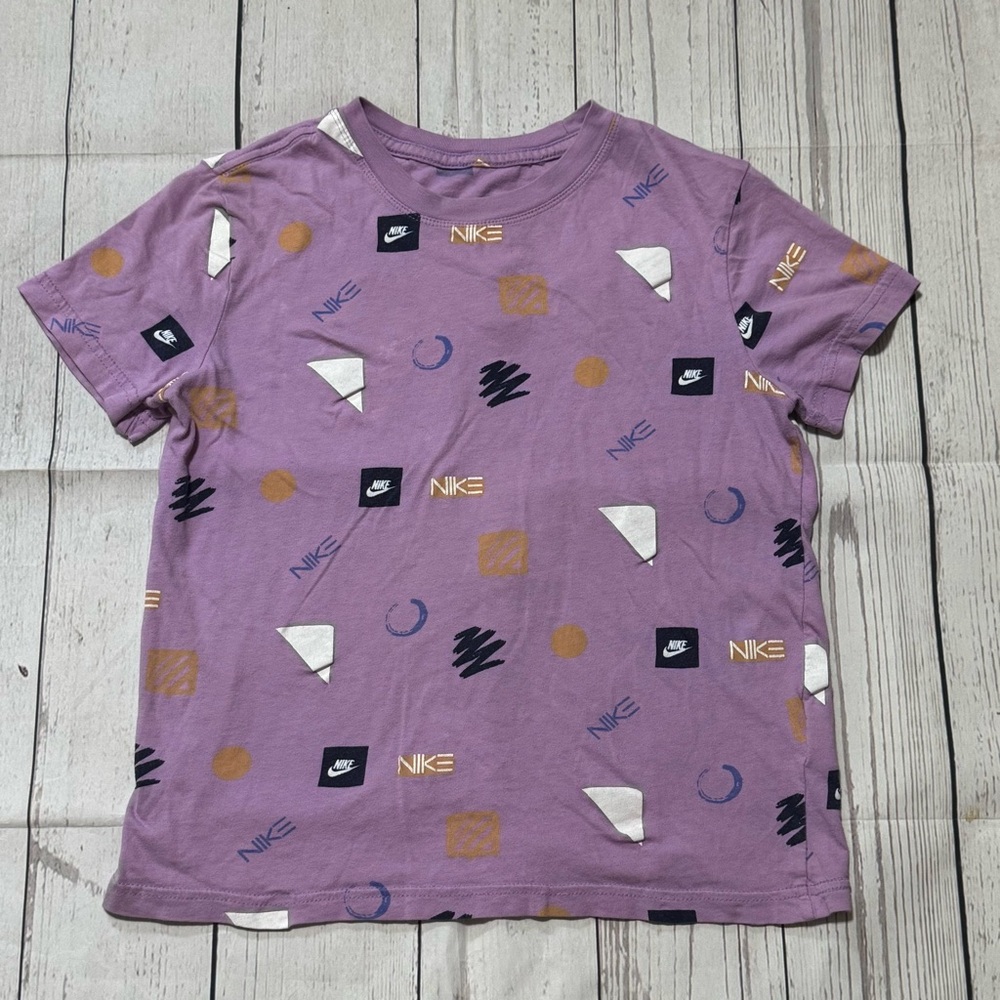Nike youth girls M purple all over logo geometric print short sleeve tee shirt